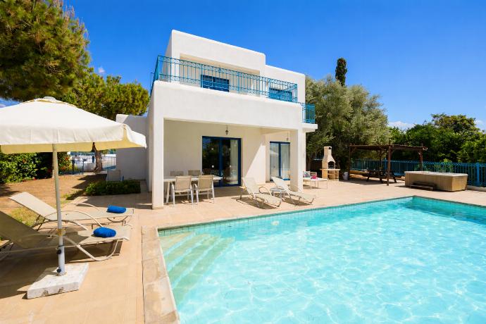  . - Villa Athina Ena . (Γκαλερί Φωτογραφιών) }}