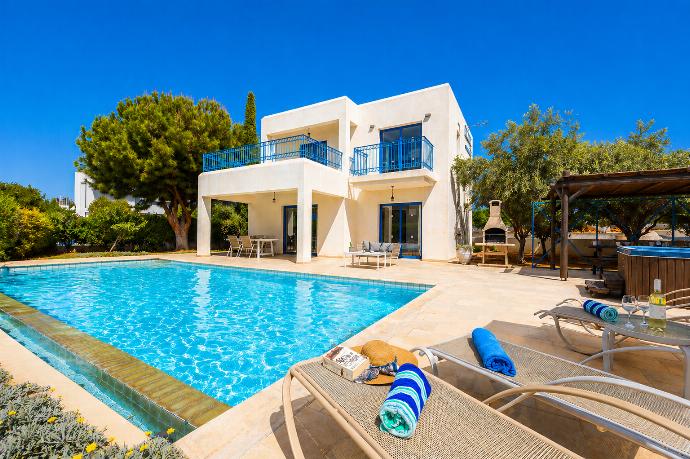  . - Villa Estia . (Γκαλερί Φωτογραφιών) }}