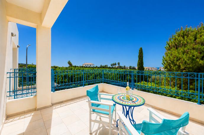  . - Villa Estia . (Γκαλερί Φωτογραφιών) }}