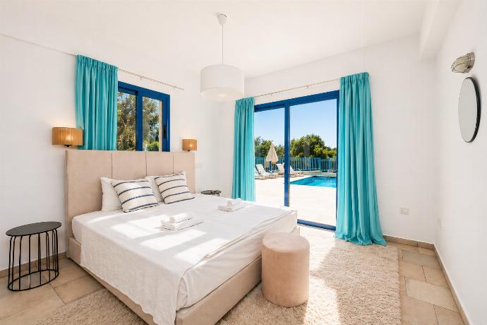  . - Villa Estia . (Γκαλερί Φωτογραφιών) }}