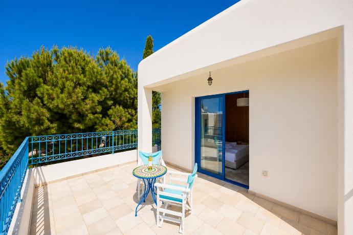  . - Villa Estia . (Γκαλερί Φωτογραφιών) }}