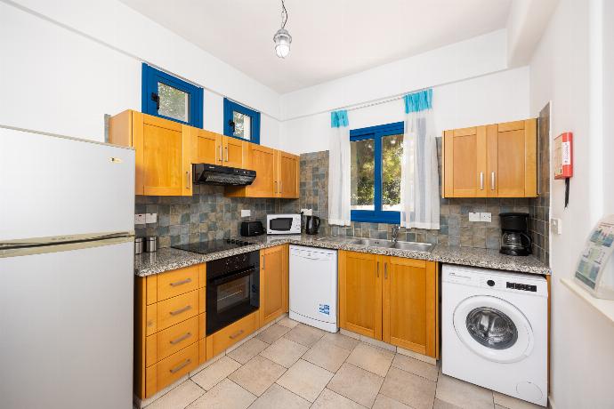 Equipped kitchen . - Villa Artemis . (Photo Gallery) }}
