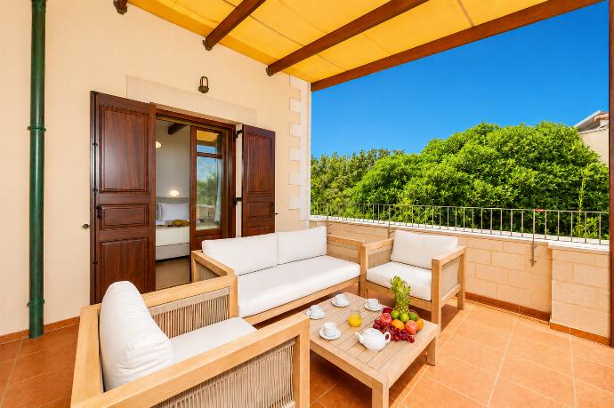 Upper terrace area . - Villa Aloe . (Photo Gallery) }}