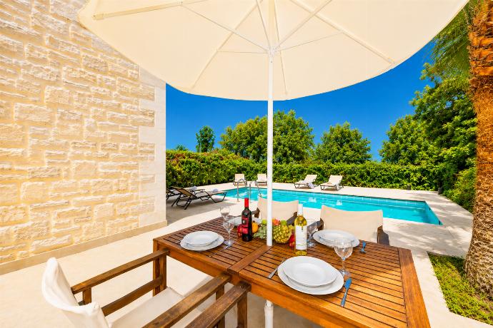 Terrace area . - Villa Aloe . (Photo Gallery) }}