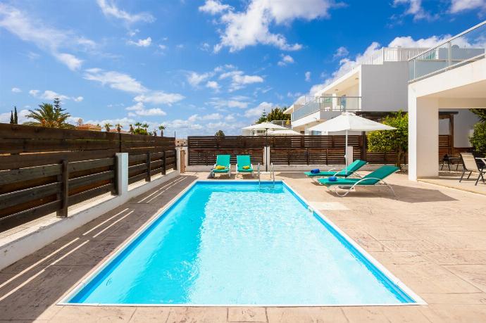 Private pool and terrace . - Villa Coral Bay 7 . (Photo Gallery) }}