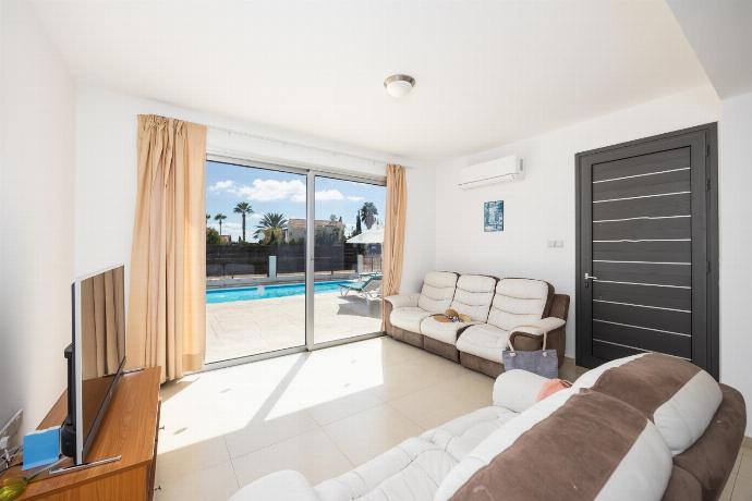 Open-plan living room with sofas, dining area, kitchen, A/C, WiFi internet, and satellite TV . - Villa Coral Bay 7 . (Photo Gallery) }}