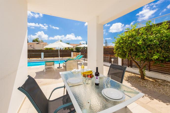 Sheltered terrace area . - Villa Coral Bay 7 . (Photo Gallery) }}