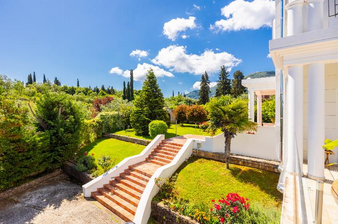 Garden area . - Villa Noulia . (Photo Gallery) }}