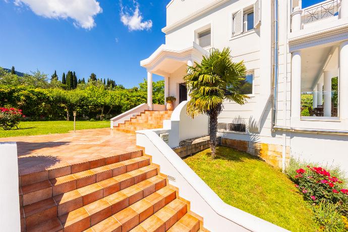 Garden area . - Villa Noulia . (Photo Gallery) }}