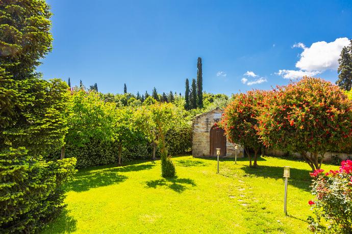 Garden area . - Villa Noulia . (Photo Gallery) }}