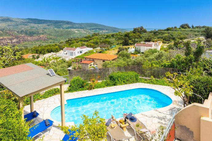 Private pool and terrace . - Villa Kourkoulios . (Photo Gallery) }}