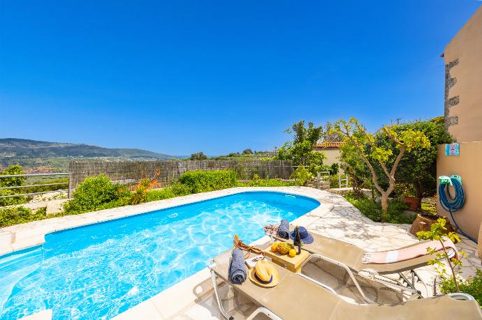 Private pool and terrace . - Villa Kourkoulios . (Photo Gallery) }}