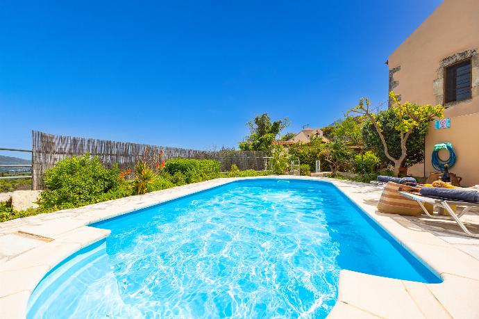 Private pool and terrace . - Villa Kourkoulios . (Photo Gallery) }}