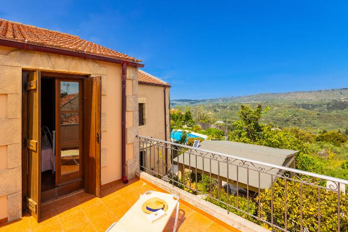 Balcony . - Villa Kourkoulios . (Photo Gallery) }}
