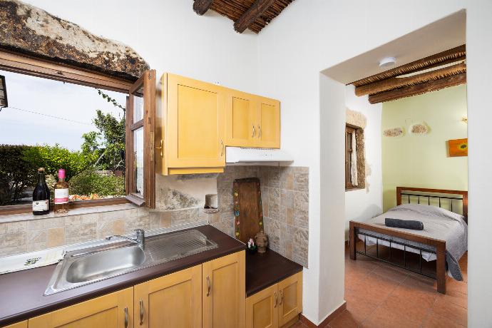 Annex: kitchenette . - Villa Kourkoulios . (Photo Gallery) }}