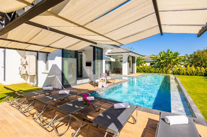 Sheltered terrace area . - Villa White Cloud . (Photo Gallery) }}