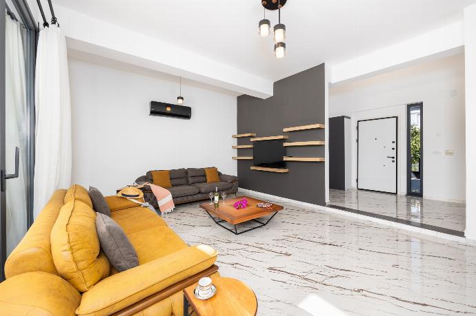 Living room with sofas, A/C, WiFi internet, and satellite TV . - Villa White Cloud . (Photo Gallery) }}
