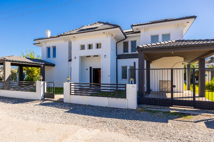 Beautiful villa with private pool, terrace, and garden . - Villa White Cloud . (Photo Gallery) }}