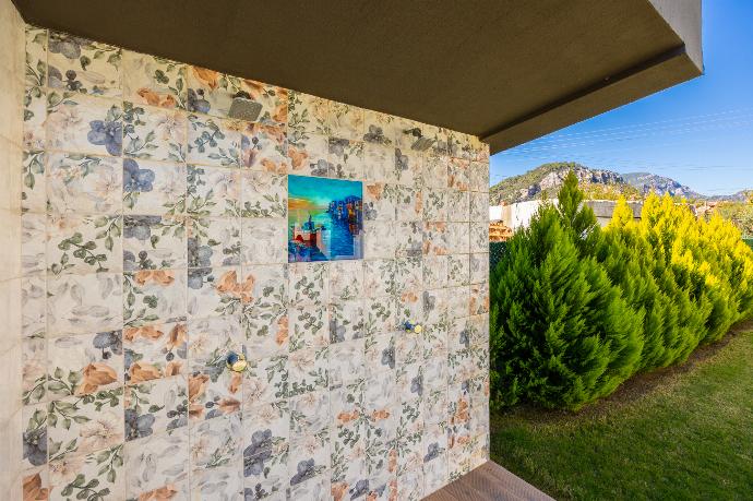 Outdoor shower . - Villa White Cloud . (Photo Gallery) }}