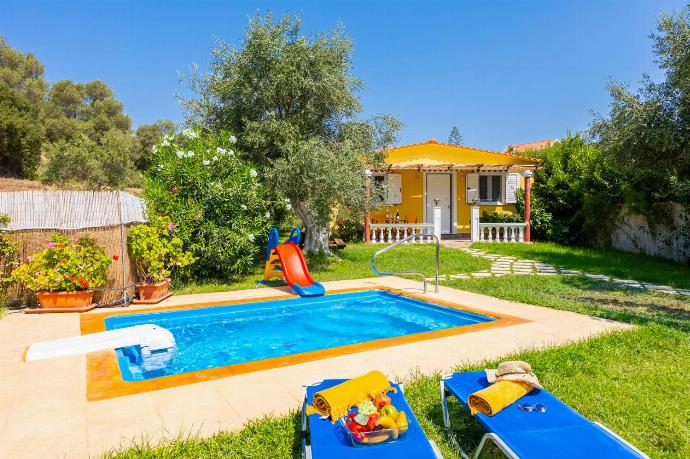 Beautiful villa with private pool, terrace, and garden . - Villa Memi . (Photo Gallery) }}