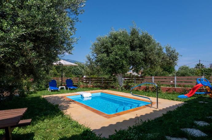 Twin bedroom with A/C . - Villa Aggiolina . (Photo Gallery) }}