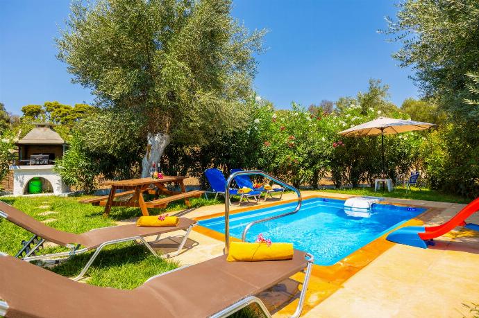 Sheltered terrace area . - Villa Aggiolina . (Photo Gallery) }}