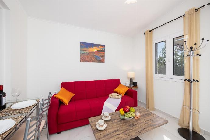 Assos . - Villa Aggiolina . (Photo Gallery) }}