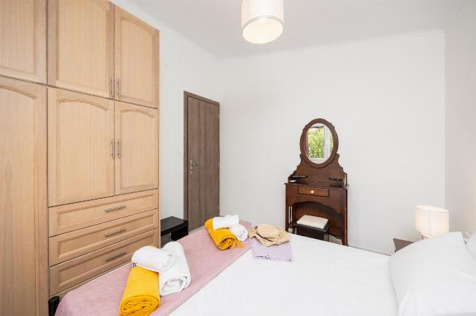 Argostoli . - Villa Aggiolina . (Photo Gallery) }}