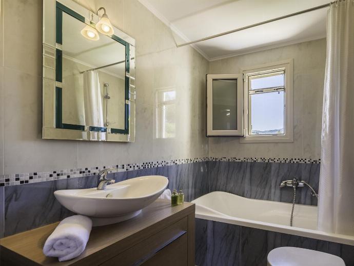  . - Villa Eudora . (Photo Gallery) }}