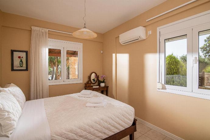  . - Villa Elessa . (Photo Gallery) }}