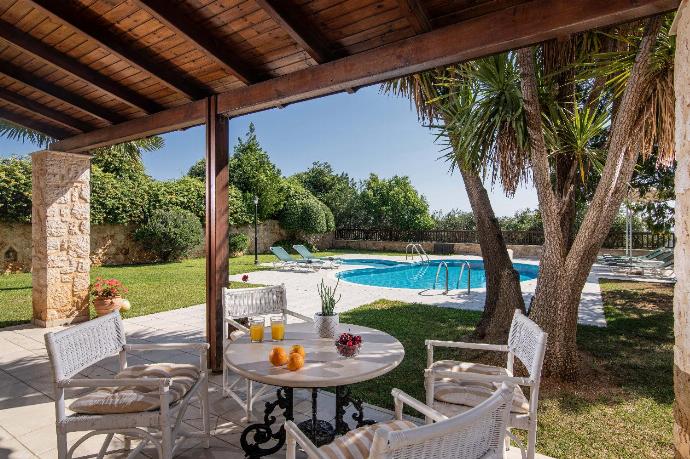  . - Villa Elessa . (Photo Gallery) }}