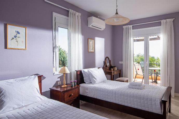  . - Villa Elessa . (Photo Gallery) }}