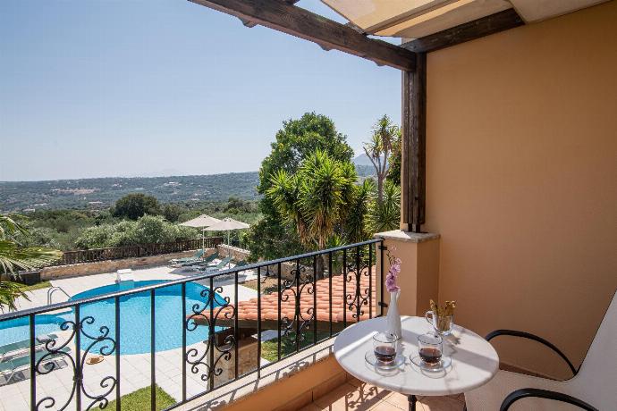  . - Villa Elessa . (Photo Gallery) }}