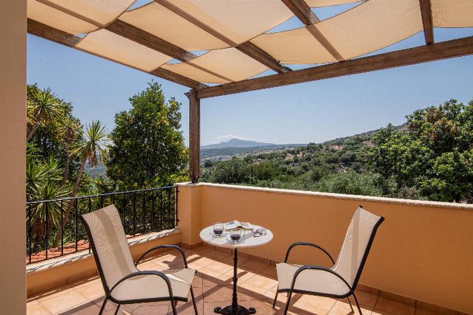  . - Villa Elessa . (Photo Gallery) }}