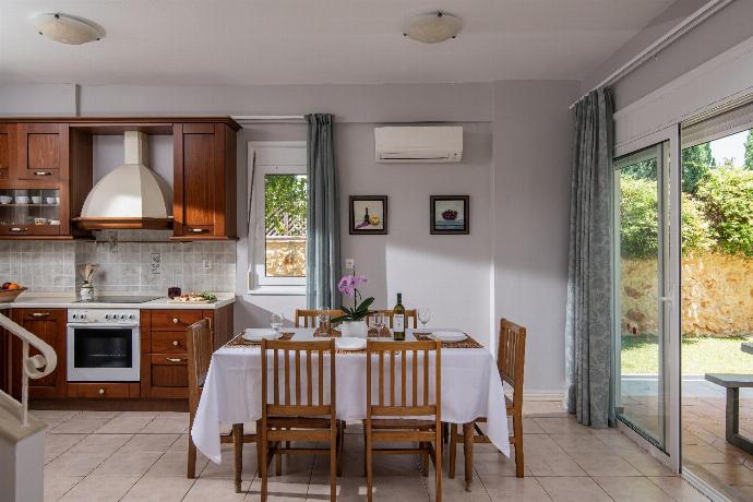  . - Villa Elessa . (Photo Gallery) }}