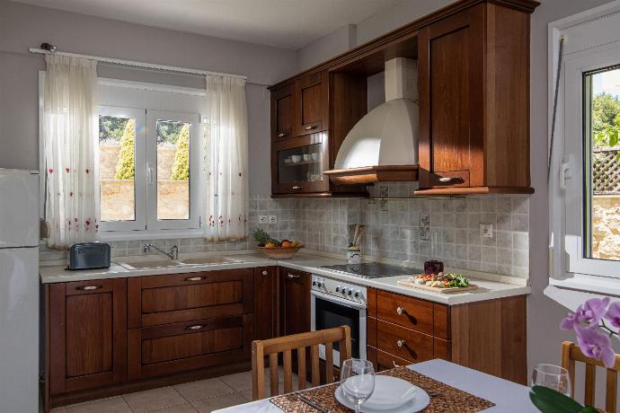  . - Villa Elessa . (Photo Gallery) }}