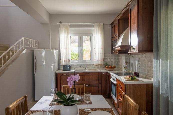  . - Villa Elessa . (Photo Gallery) }}