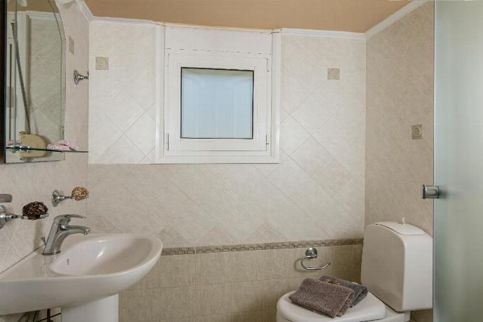  . - Villa Elessa . (Photo Gallery) }}