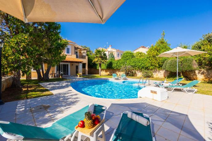 Beautiful villa with private pool, terrace, and garden . - Villa Elessa . (Photo Gallery) }}
