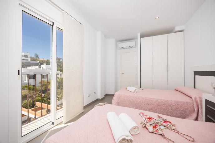 Twin bedroom with en suite bathroom and A/C . - Casa Eva . (Photo Gallery) }}