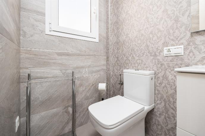 En suite bathroom with shower . - Casa Eva . (Photo Gallery) }}