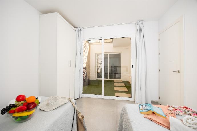 Twin bedroom with A/C . - Casa Eva . (Photo Gallery) }}