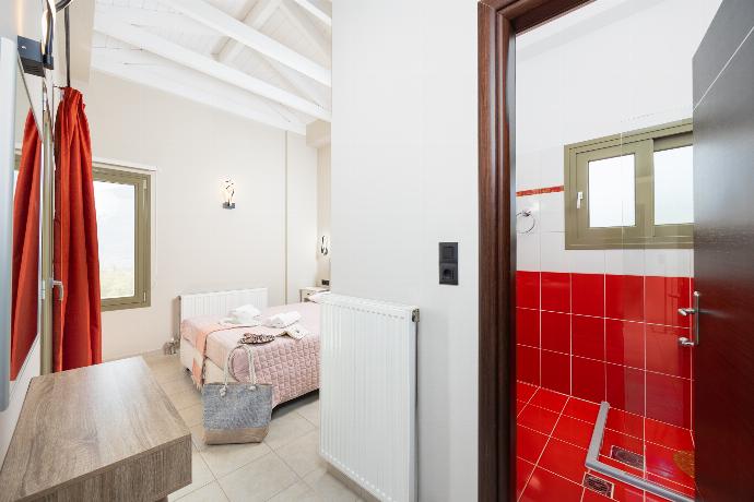 Double bedroom with en suite bathroom and A/C . - Villa Irineos . (Photo Gallery) }}