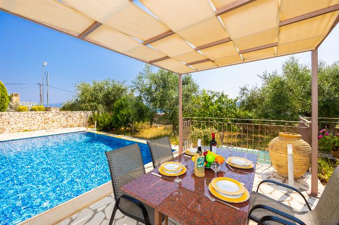 Sheltered terrace area . - Villa Pinelopi . (Photo Gallery) }}