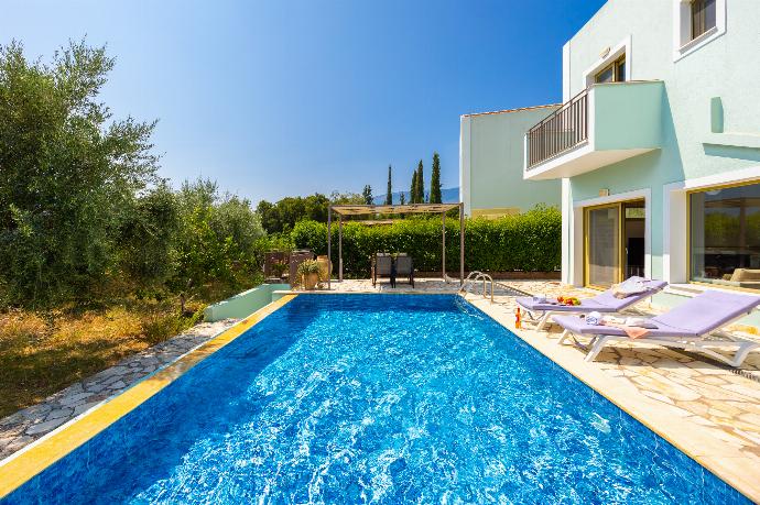Private pool and terrace . - Villa Pinelopi . (Photo Gallery) }}