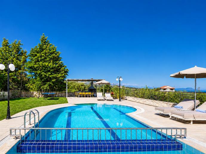 Beautiful villa with private pool and terrace with sea views . - Villa Kyveli . (Photo Gallery) }}