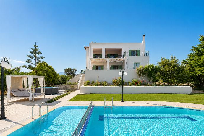 Beautiful villa with private pool and terrace with sea views . - Villa Kyveli . (Photo Gallery) }}