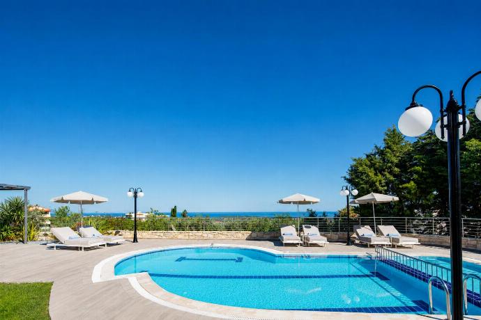 Private pool and terrace with sea views . - Villa Kyveli . (Photo Gallery) }}