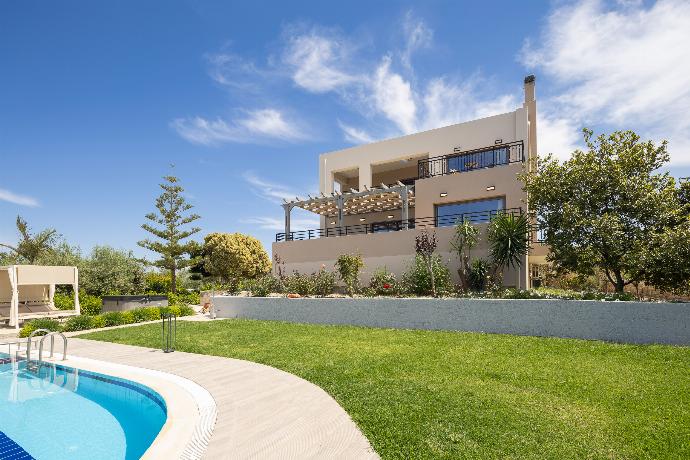 Beautiful villa with private pool and terrace with sea views . - Villa Kyveli . (Photo Gallery) }}