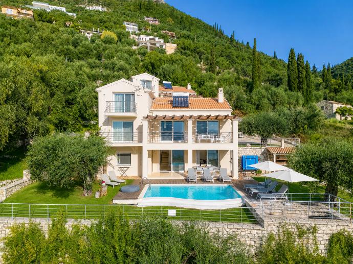 Aerial view showing location of villa . - Villa Penelope . (Photo Gallery) }}